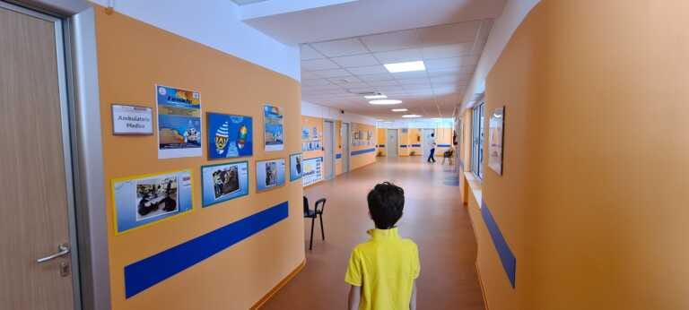 Galleria foto 'Bari, venti adolescenti abbelliranno le pareti esterne del centro autismo: dieci sono utenti della struttura' - foto 1