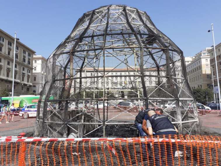 Galleria foto 'Napoli, la “Venere degli stracci” di Pistoletto distrutta da un incendio' - foto 1
