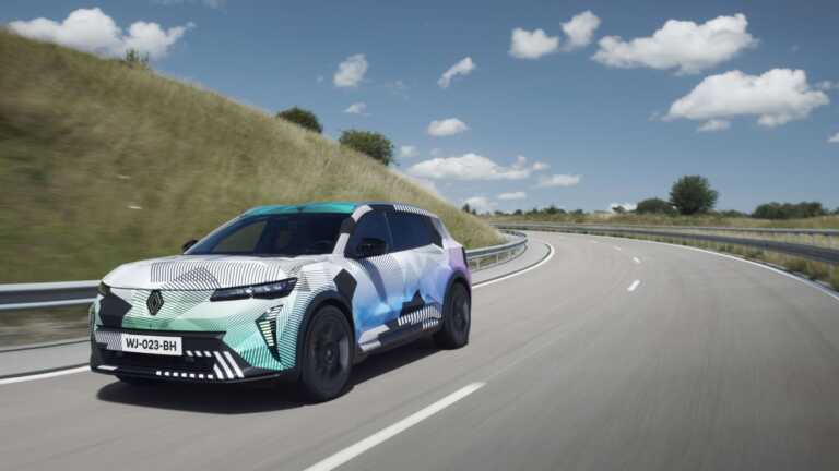 Prime immagini del nuovo Renault Scenic E-Tech Electric