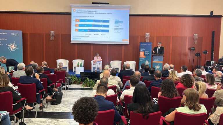 Galleria foto 'Import-export via mare italiano aumentato del 66% in 10 anni' - foto 1
