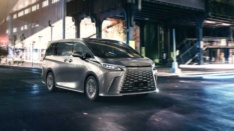 Lexus presenta LM, il monovolume di lusso