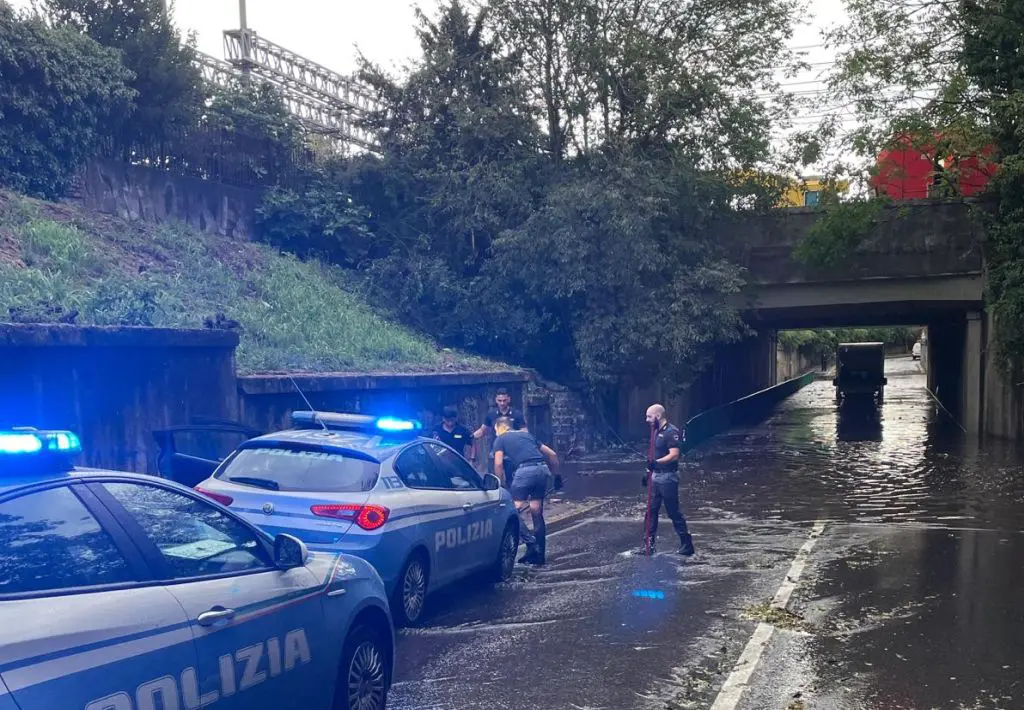 Galleria foto 'Grandine e vento in Lombardia, donna muore in Brianza' - foto 1