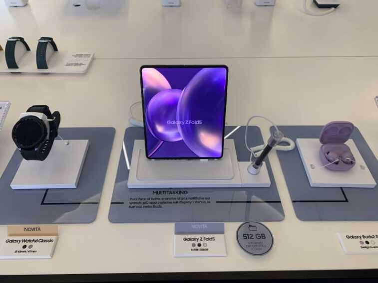 Samsung, novità in arrivo a partire dai pieghevoli