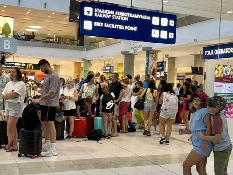 Il successo dell’aeroporto Karol Wojtyla di Bari,  traffico aereo triplicato nei collegamenti con Parigi
