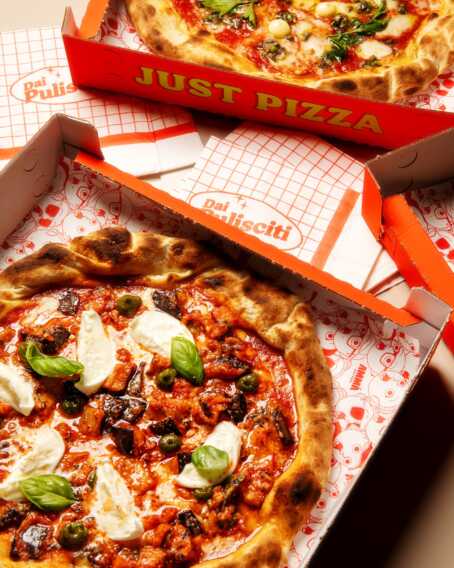 Galleria foto 'Il piatto più amato dagli italiani cambia: a Monopoli arriva la pizza sporcamuss e quella tiramisù' - foto 2