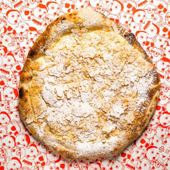 Il piatto più amato dagli italiani cambia: a Monopoli arriva la pizza sporcamuss e quella tiramisù