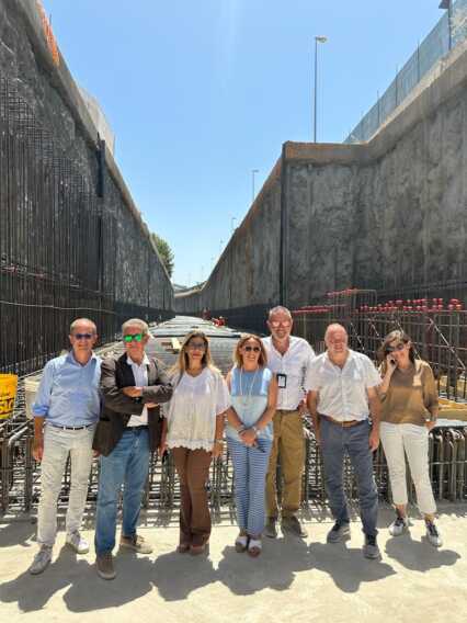 Galleria foto 'Andria, sopralluogo dell’assessora Maurodinoia sul cantiere di Ferrotramviaria: «Migliora la viabilità in città»' - foto 4
