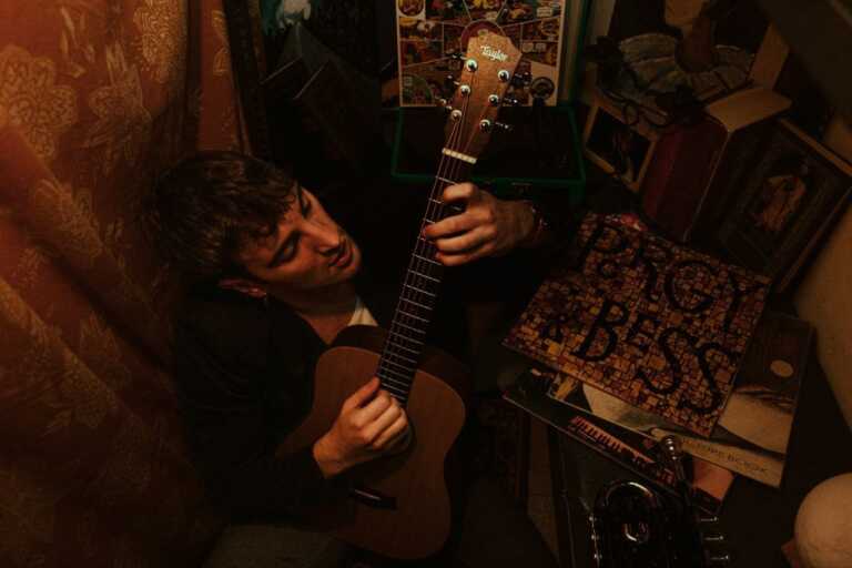 “Un viaggio onirico tra le mie paure”, parla Meschino il giovane talento della musica pugliese