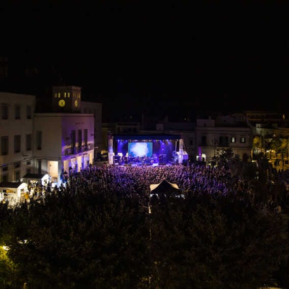 Galleria foto 'PensieriCorrenti ad agosto: musica, arte e scienza. Al Festival i 99 Posse e Frankie hi-nrg mc' - foto 1