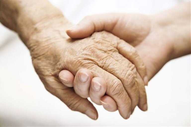 In Puglia circa 70mila persone affette da Alzheimer, le associazioni: «Regione e Asl inerti. Poche strutture»