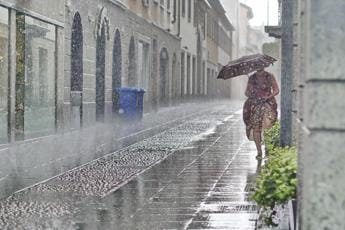 Galleria foto 'Ancora caldo record nel Centro-Sud, Nord nella morsa del maltempo' - foto 1