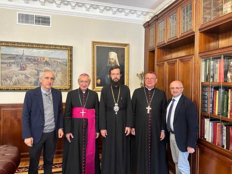 Galleria foto 'Missione di pace dell’arcivescovo di Taranto a Mosca: consegnerà un bassorilievo in cattedrale' - foto 1