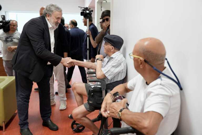 Sopralluogo di Emiliano nel padiglione Asclepios 3 del Policlinico di Bari: «La sanità pugliese cresce» – VIDEO
