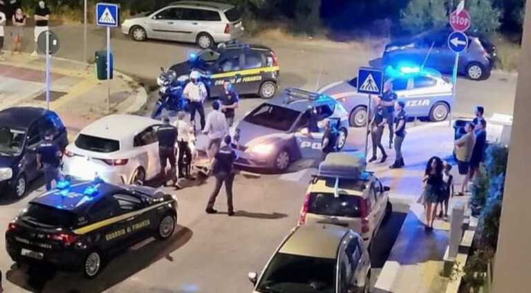 Barletta, si schianta contro la volante della polizia dopo aver tentato di rubare un’auto: arrestato