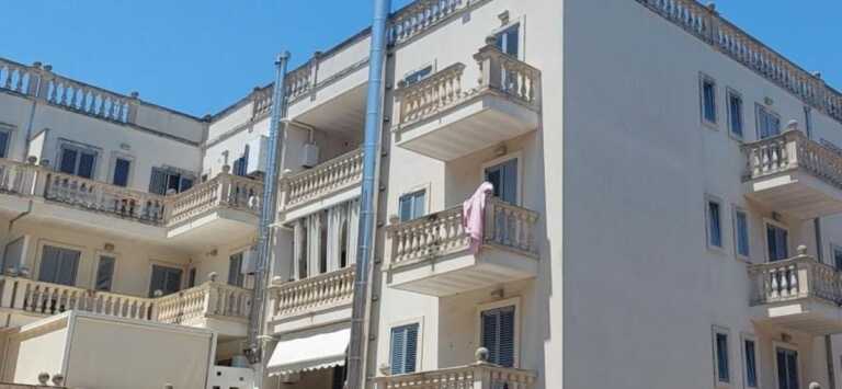 Gallipoli, cede il balcone al terzo piano di uno stabile: 42enne precipita da dieci metri. È grave
