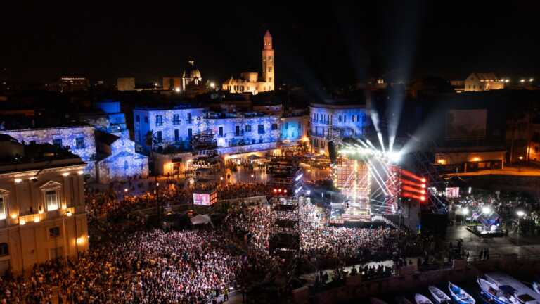 Battiti Live su Italia 1 con sei appuntamenti in prima serata. Nel weekend torna la musica dal vivo a Gallipoli