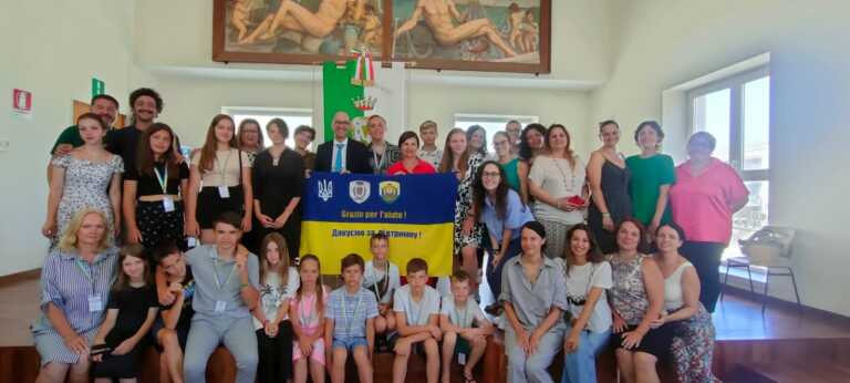 Quindici bimbi ucraini in vacanza a Giovinazzo: «Esperienza meravigliosa poter regalare loro un sorriso»
