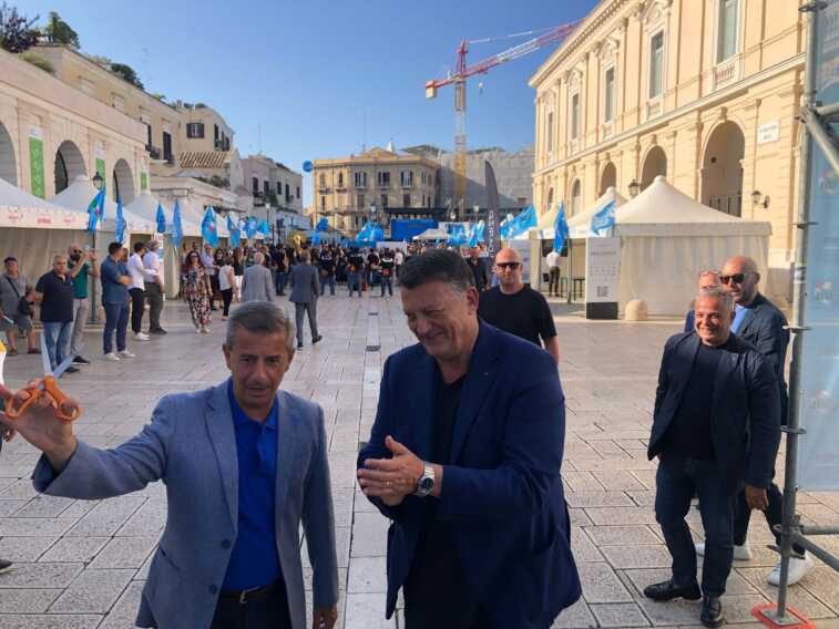 La festa della Uil a Bari, Bombardieri: «Rivendichiamo investimenti e infrastrutture per il Mezzogiorno»