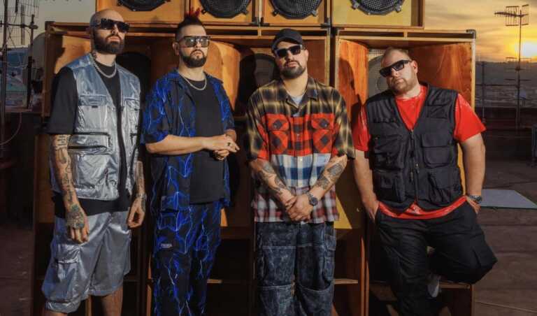 Il nuovo album dei Boomdabash: «Le cantiamo a chi ci accusa di essere “Venduti” al mainstream»