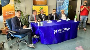 Galleria foto 'Campagna Legambiente su transizione fa tappa in Puglia in azienda Conou' - foto 1