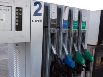 Carburante, prezzi benzina e gasolio in rialzo oggi in Italia