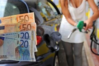 Caro benzina, Urso esclude taglio accise: “Prezzi in rialzo di circa 4 centesimi”