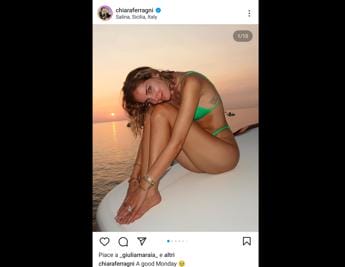 Galleria foto 'Chiara Ferragni in Sicilia, bufera social: “Isola brucia, lei fa i selfie sullo yacht”' - foto 1