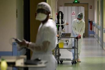 Galleria foto 'Covid, Corte Ue respinge ricorso contro obbligo vaccinale sanitari' - foto 1