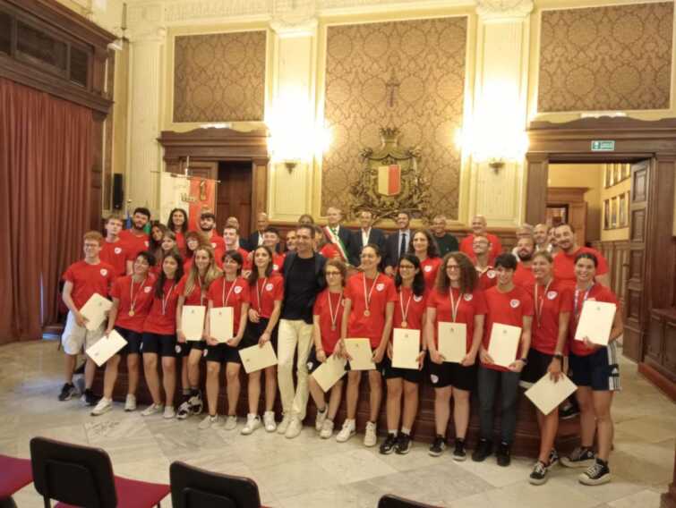 Gli atleti del Cus Bari premiati per le medaglie  vinte ai campionati universitari a Camerino