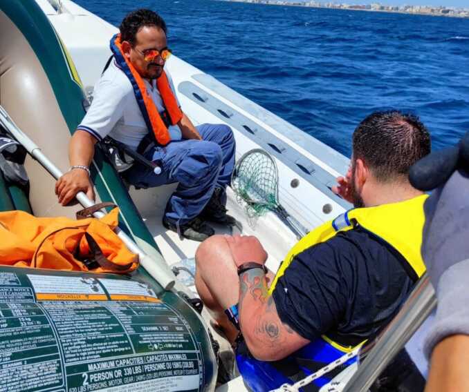 Si allontana su un gommone e non riesce a rientrare: diportista salvato dalla Guardia costiera a Gallipoli