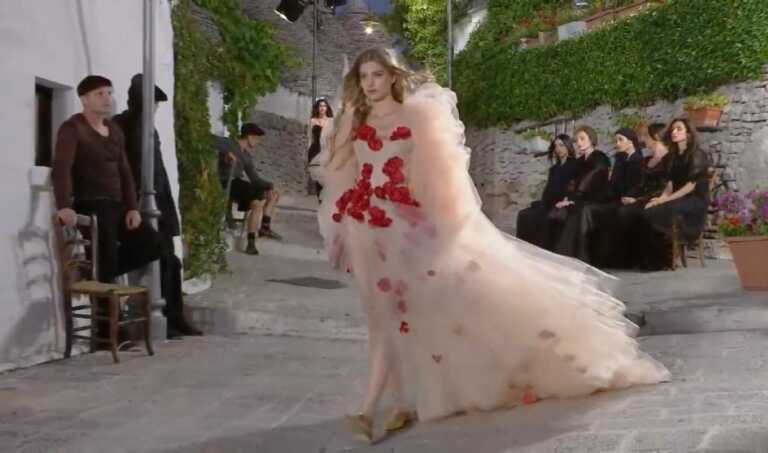 Dolce&Gabbana strega la città dei trulli: Alberobello fa da sfondo alla collezione donna “Alta Moda” – VIDEO