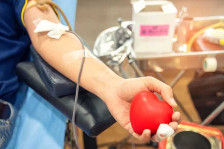 Un aiuto concreto per gli ospedali pugliesi: torna “È giunta l’ora di donare il sangue” di Ciao Vinny