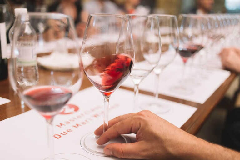 Vino, mare e musica: Taranto si prepara al Due Mari WineFest con degustazioni ed eventi dal 28 al 30 luglio