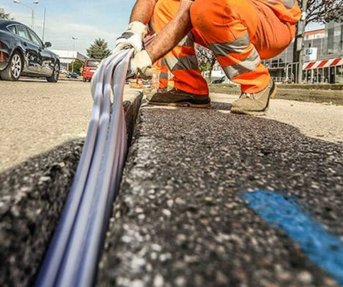 Bari, internet più veloce per residenti e turisti. Pronto un milione per la fibra ottica