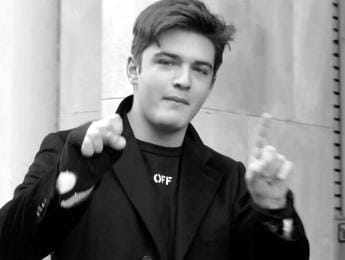 Galleria foto 'Figlio La Russa indagato per violenza sessuale, inquirenti al lavoro su video serata' - foto 1