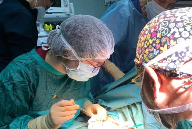 Galleria foto 'Giovane donna aggredita e ferita gravemente da un cane corso: delicato intervento al Policlinico di Foggia' - foto 1