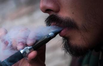 Galleria foto 'Fumo, indagine Altroconsumo: ‘irregolarità in e-cig usa e getta vendute online’' - foto 1