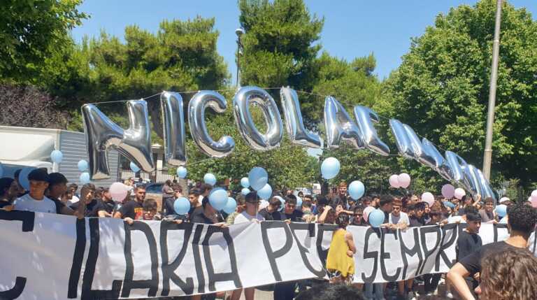Galleria foto 'A Foggia l’ultimo saluto a Nicola Pio e Ilaria, i fidanzati morti nel tragico incidente di sabato scorso – VIDEO' - foto 1