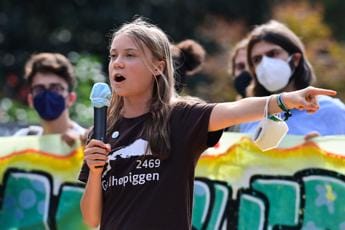 Galleria foto 'Greta Thunberg multata, ha disobbedito a ordine polizia' - foto 1
