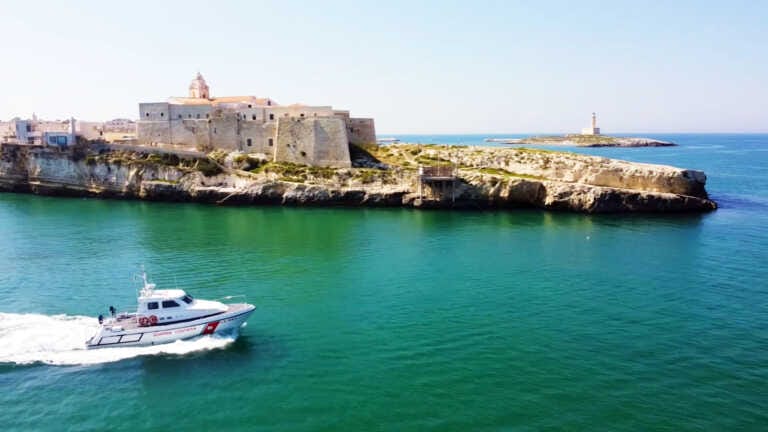 Emiliano: «La Puglia vuole diventare una Regione del Mare». Siglato l’accordo con le Capitanerie di Porto – VIDEO