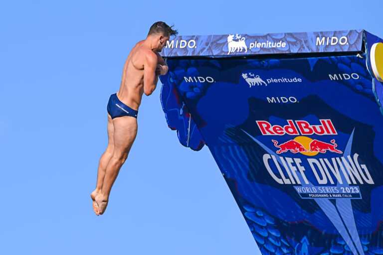 Galleria foto 'A Polignano a Mare lo spettacolo del Red Bull Cliff Diving: vincono l’inglese Helsop e l’islandese Iffland' - foto 1