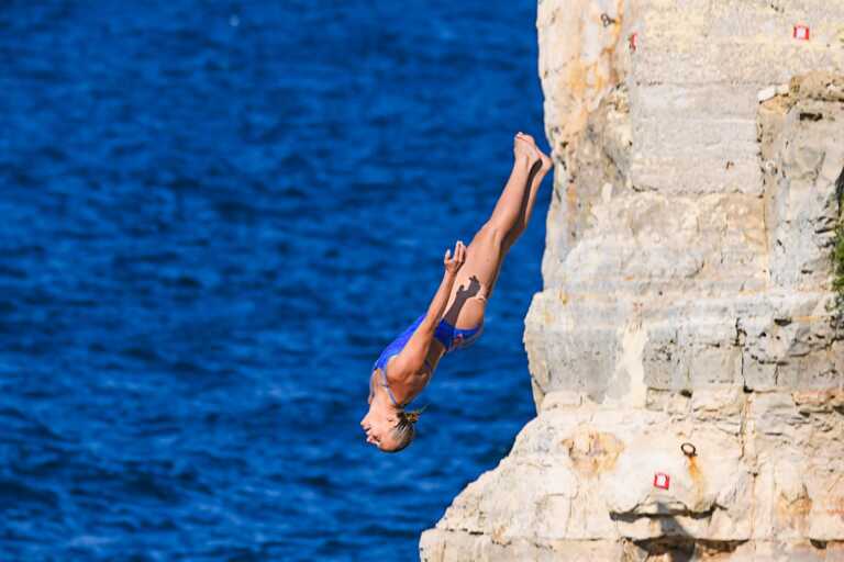A Polignano a Mare lo spettacolo del Red Bull Cliff Diving: vincono l’inglese Helsop e l’islandese Iffland