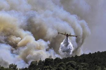Galleria foto 'Incendio a Rodi, turista italiano: “E’ stata una notte di terrore”' - foto 1