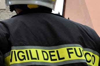 Galleria foto 'Incendio ad Amalfi, fiamme vicine al centro abitato' - foto 1