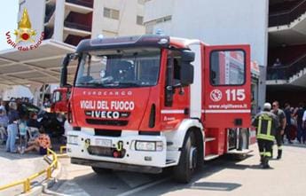 Galleria foto 'Incendio all’ospedale Miulli di Acquaviva delle Fonti, evacuati i pazienti – Video' - foto 1