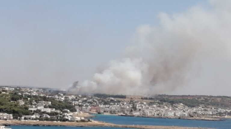 Altri incendi in Salento: a Gallipoli evacuate centinaia di residenti e bagnanti. Fuoco anche a Castro – VIDEO