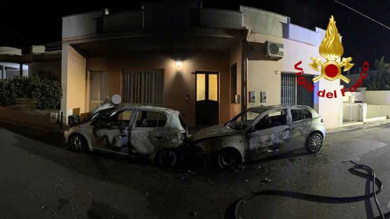 Santa Cesarea Terme, incendio distrugge due auto: danneggiata anche la pubblica illuminazione