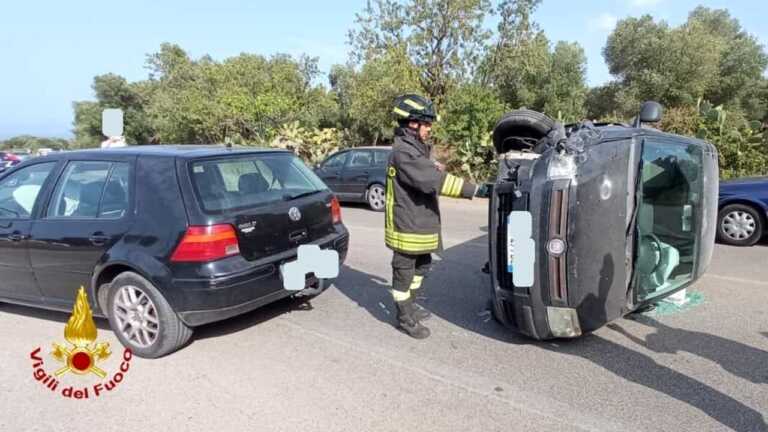 Galleria foto 'Scontro tra due auto a Carovigno, una si ribalta: ferite e trasportate in ospedale le conducenti' - foto 1