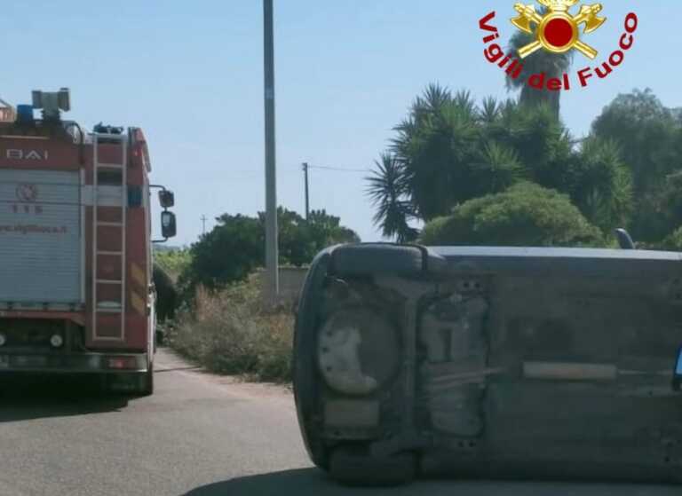 Furgoncino si ribalta sulla provinciale tra Leverano e Porto Cesareo: una 61enne in ospedale