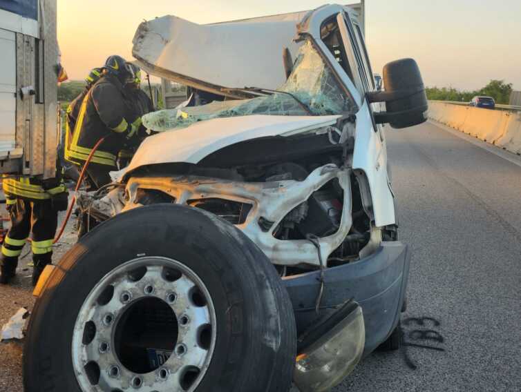 Operaio 60enne morto a Toritto dopo lo scontro con un tir: indagato il collega che guidava il furgone